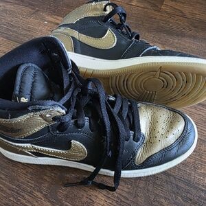 Nike Air Jordan 1 Mid Youth Black Metallic Gold Basketball Shoes Size 6Y